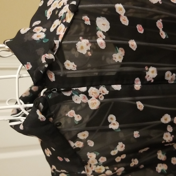 Gorgeous women's CAARA black floral dress - Picture 10 of 12